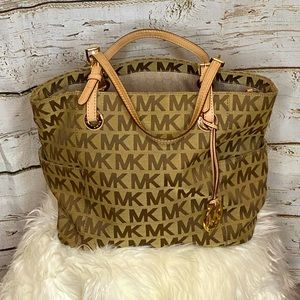 Excellent CONDITION Michael Kors Bag!